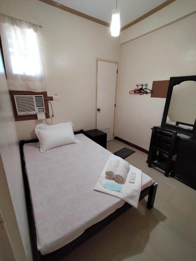 V.F. Riton Apartelle Laoag Exterior foto