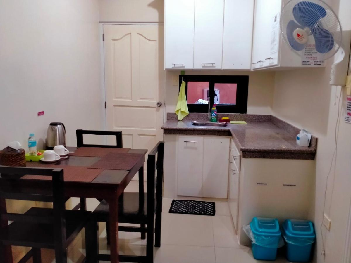 V.F. Riton Apartelle Laoag Exterior foto