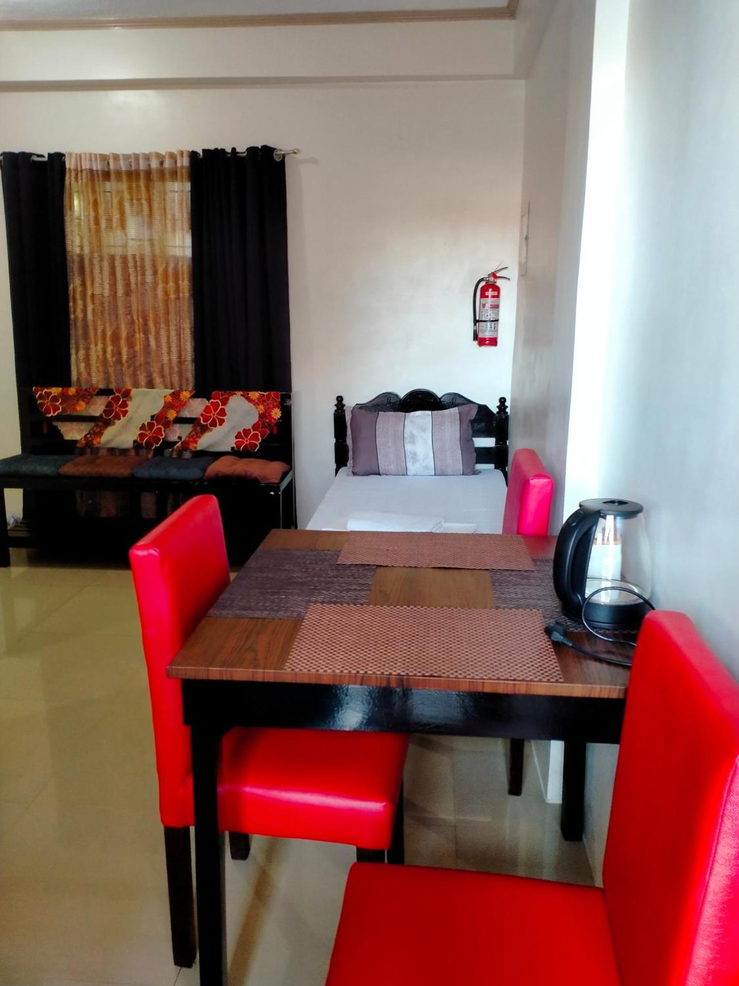 V.F. Riton Apartelle Laoag Exterior foto
