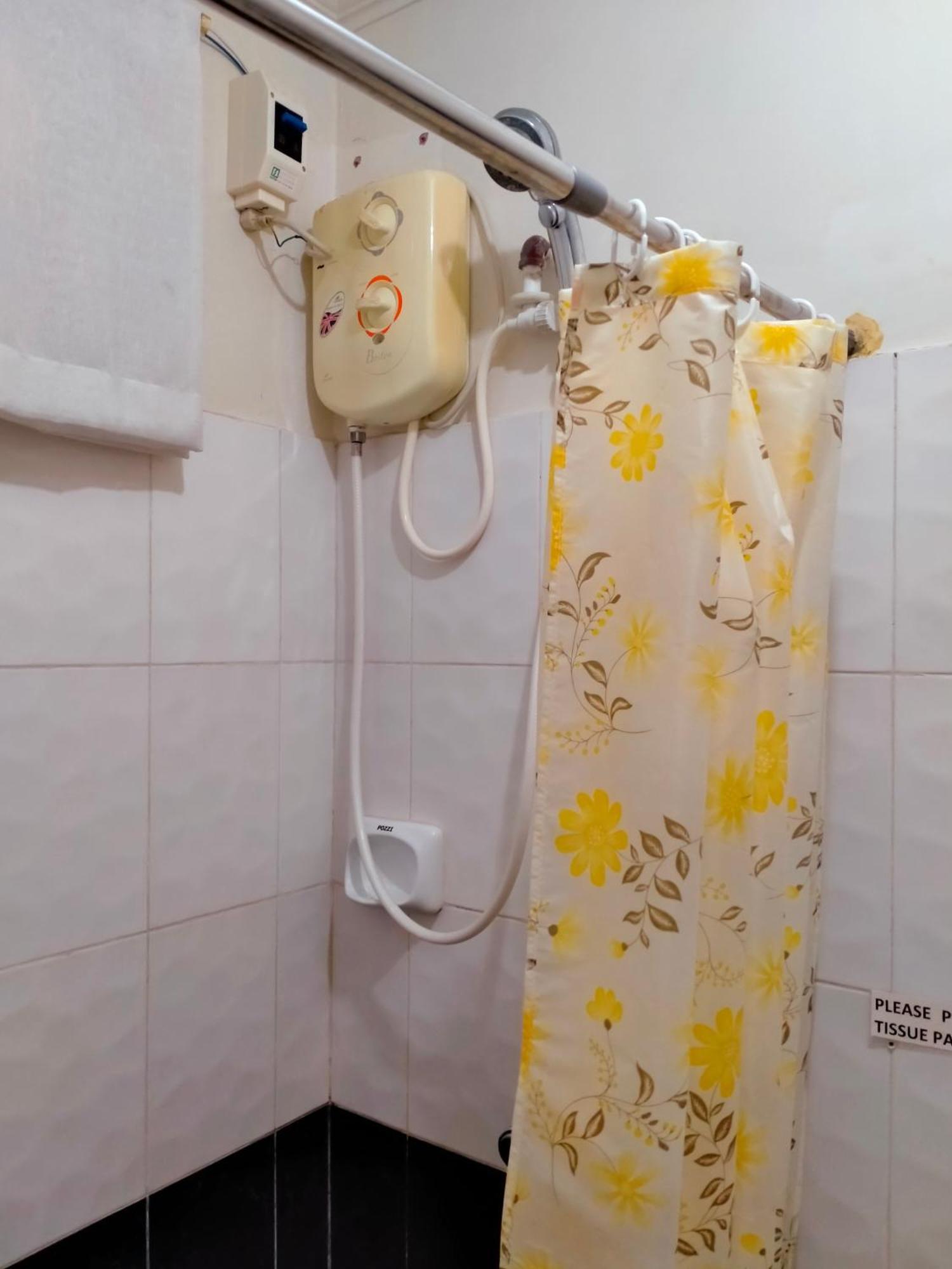 V.F. Riton Apartelle Laoag Zimmer foto