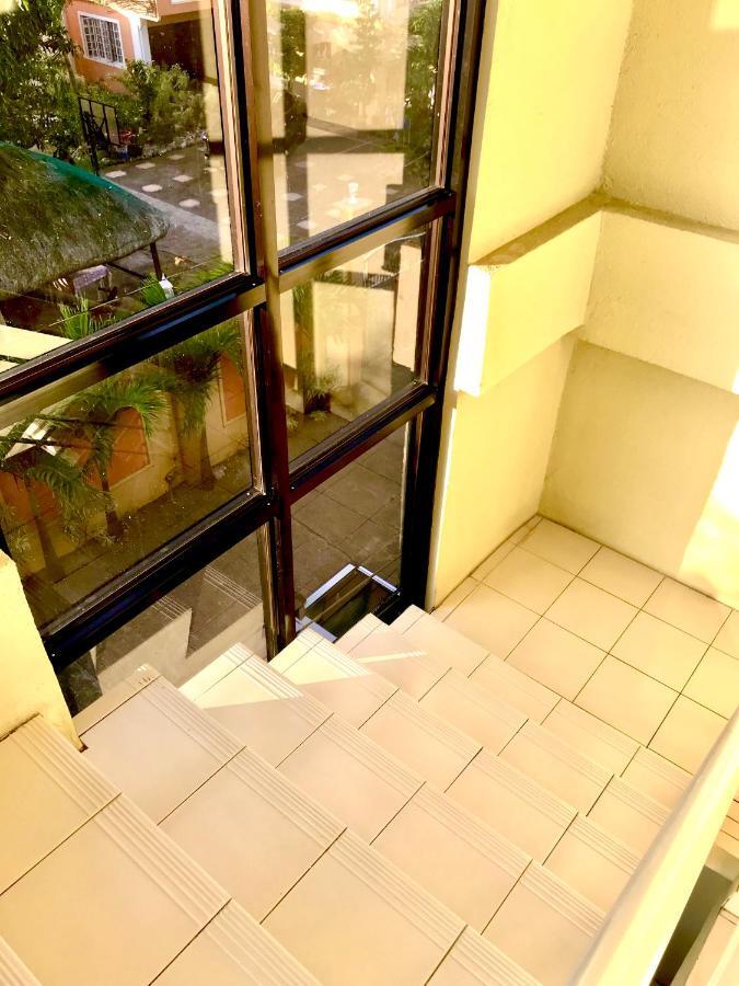 V.F. Riton Apartelle Laoag Exterior foto